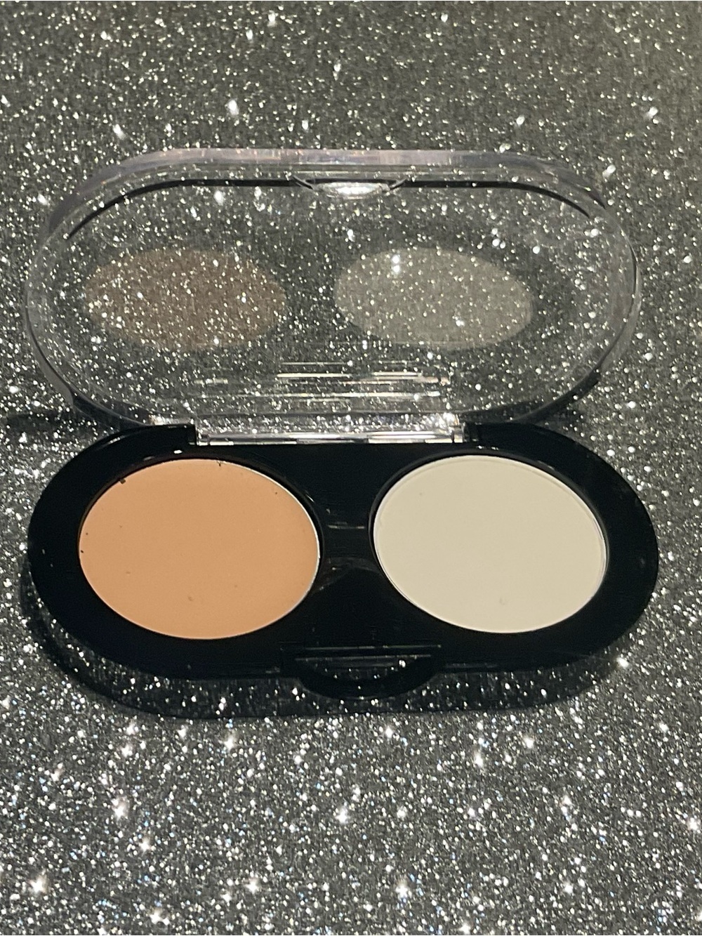 Bobbi Brown Creamy Concealer in BEIGE/PALE YELLOW